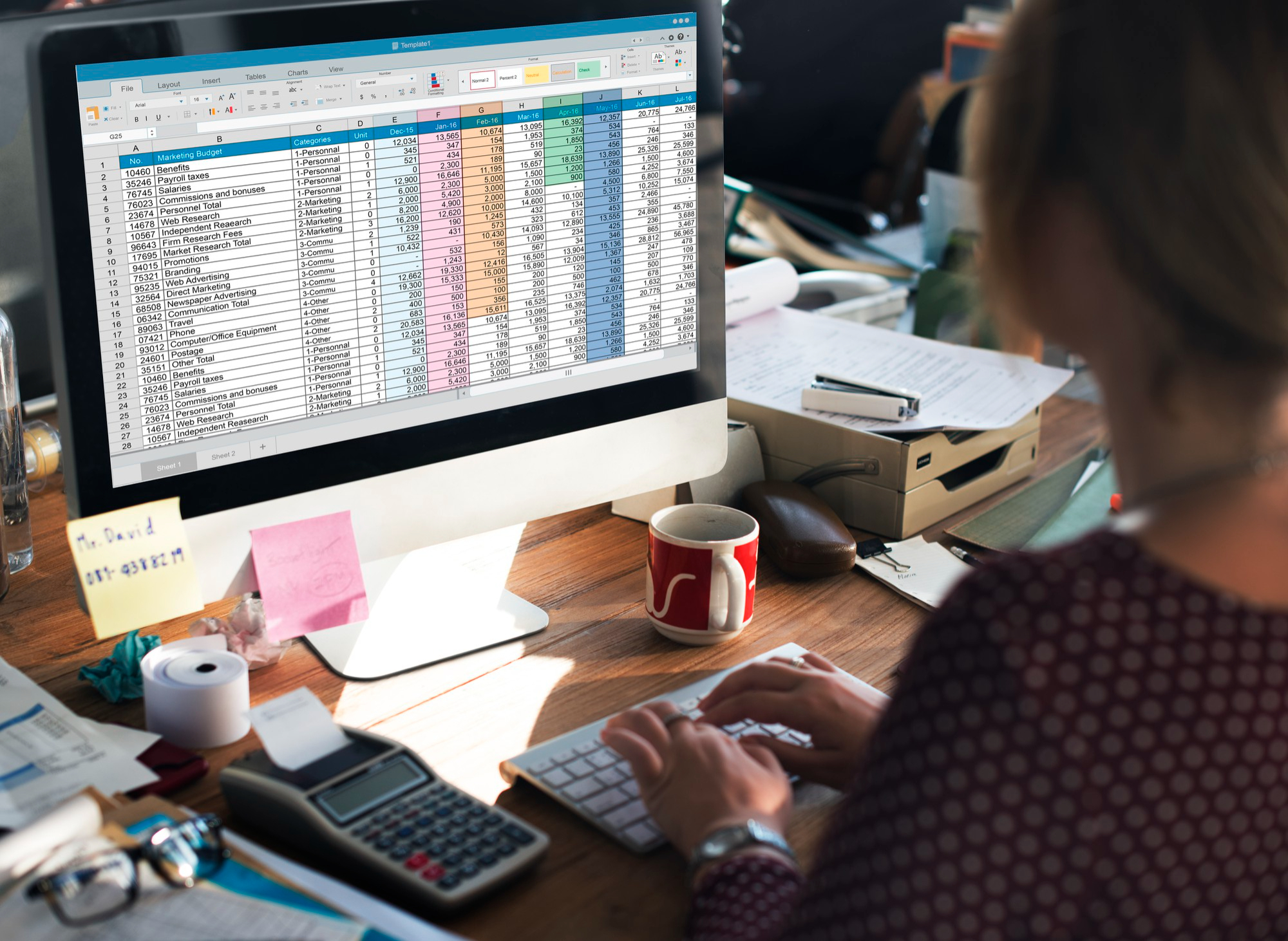persona-practicando-excel